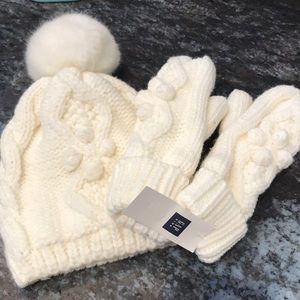 Gap girls hat and gloves size s/m